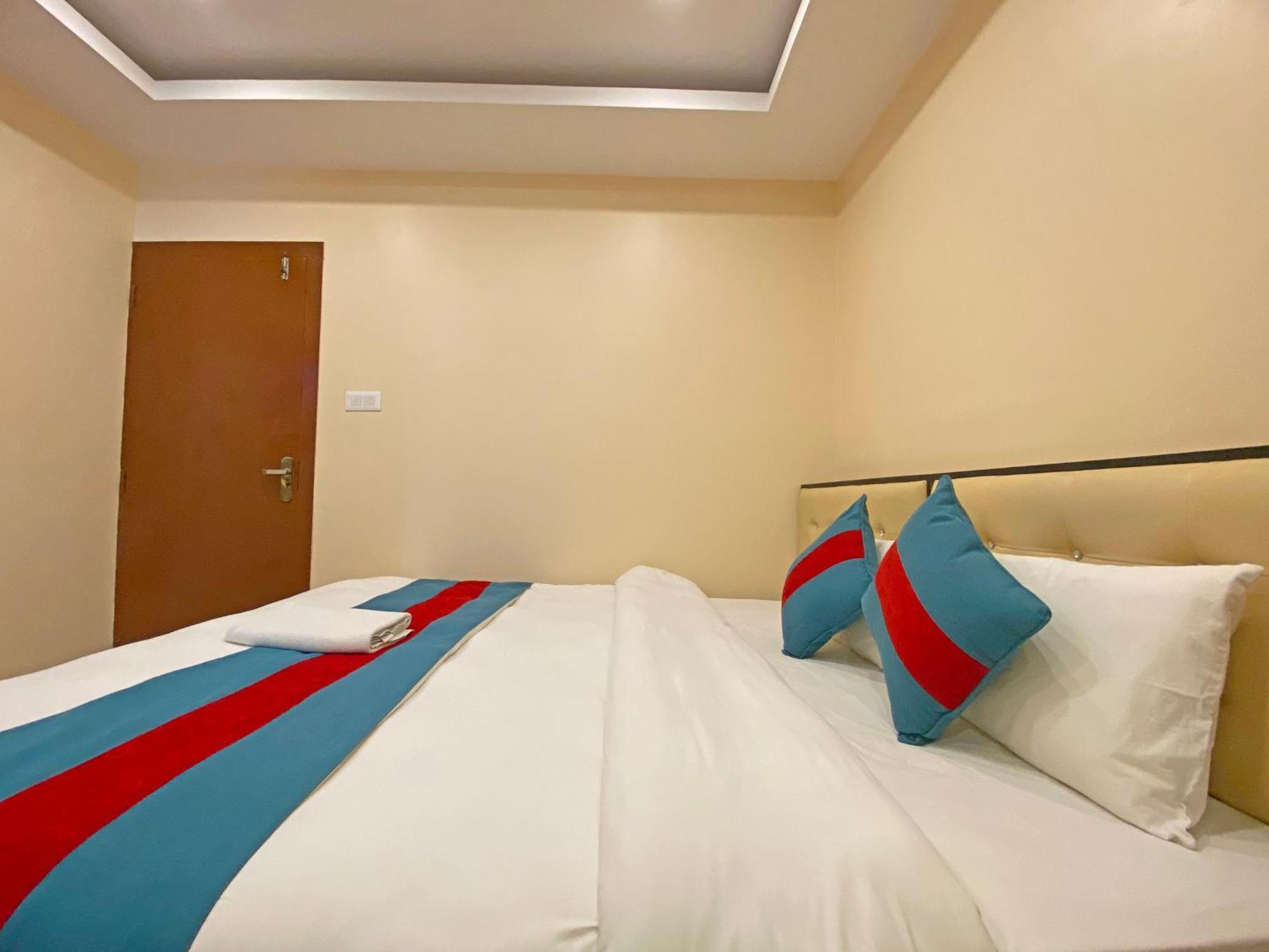 Hotel Airport Holiday Kathmandu Exterior foto