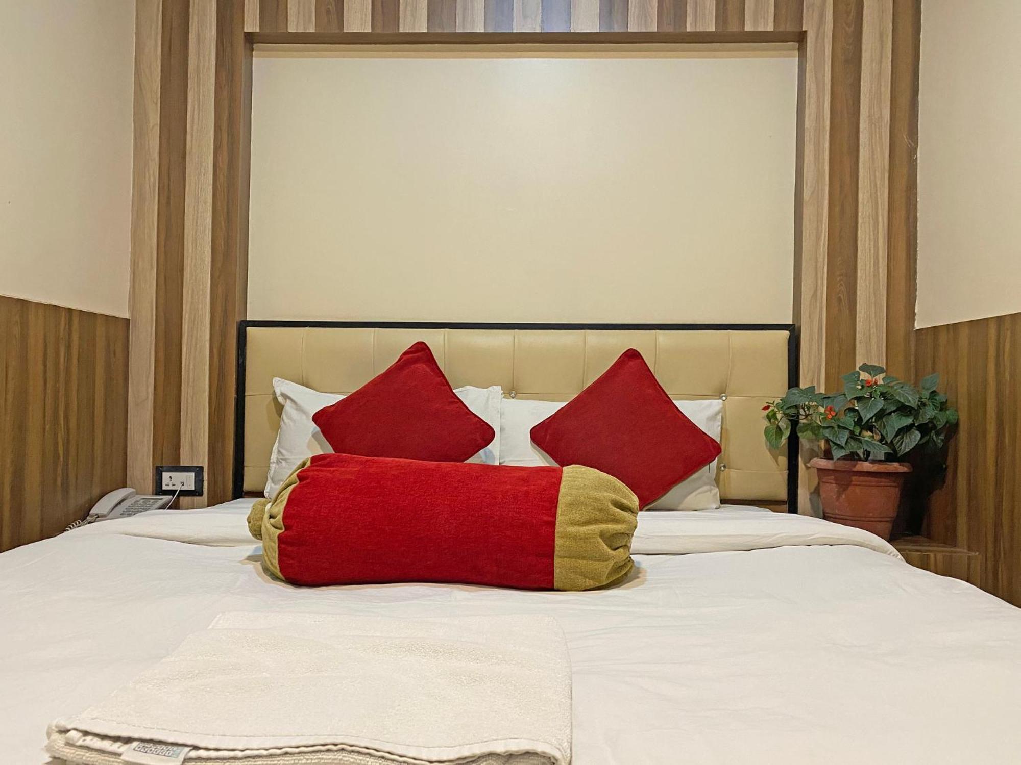 Hotel Airport Holiday Kathmandu Exterior foto