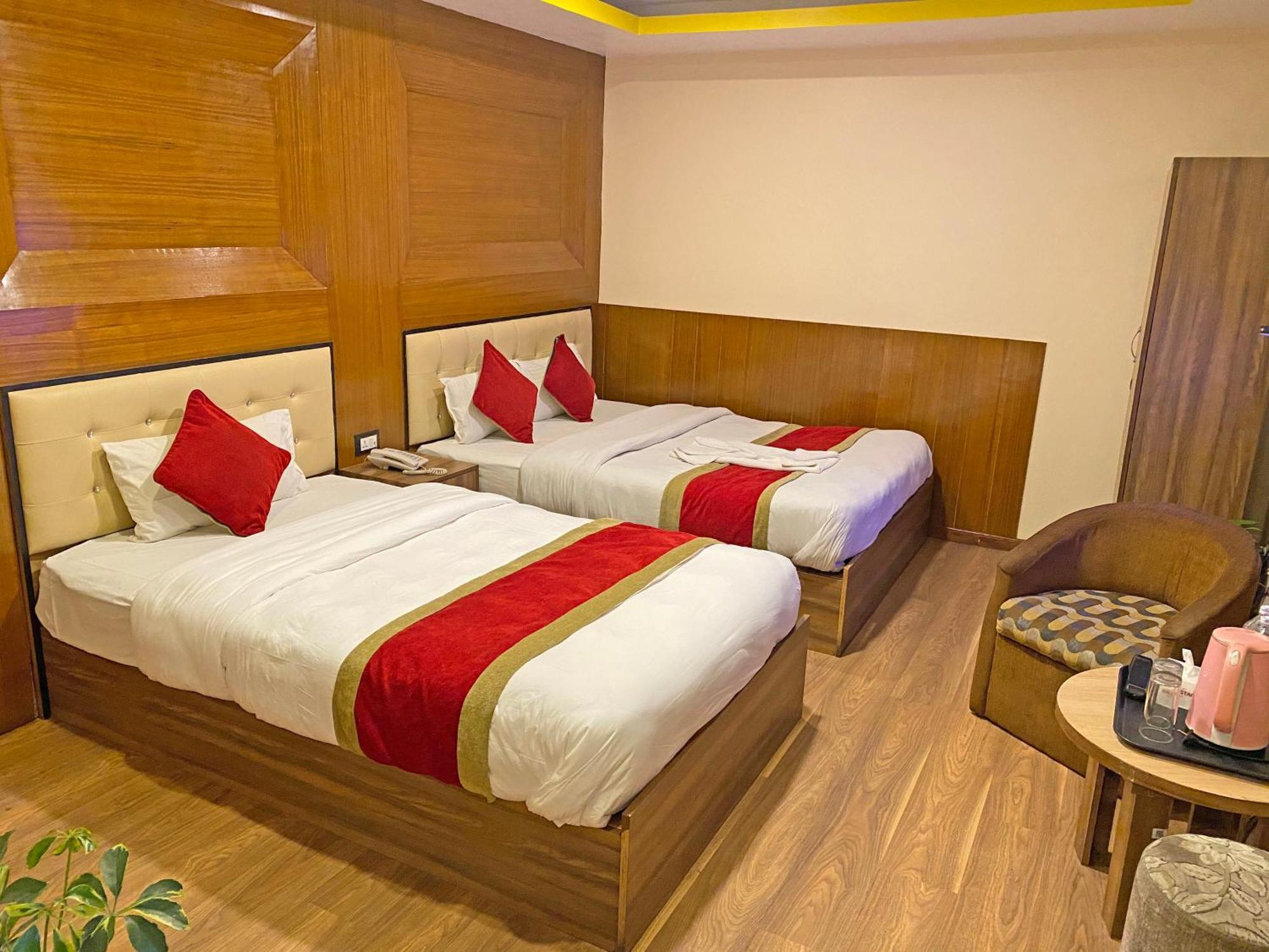Hotel Airport Holiday Kathmandu Exterior foto