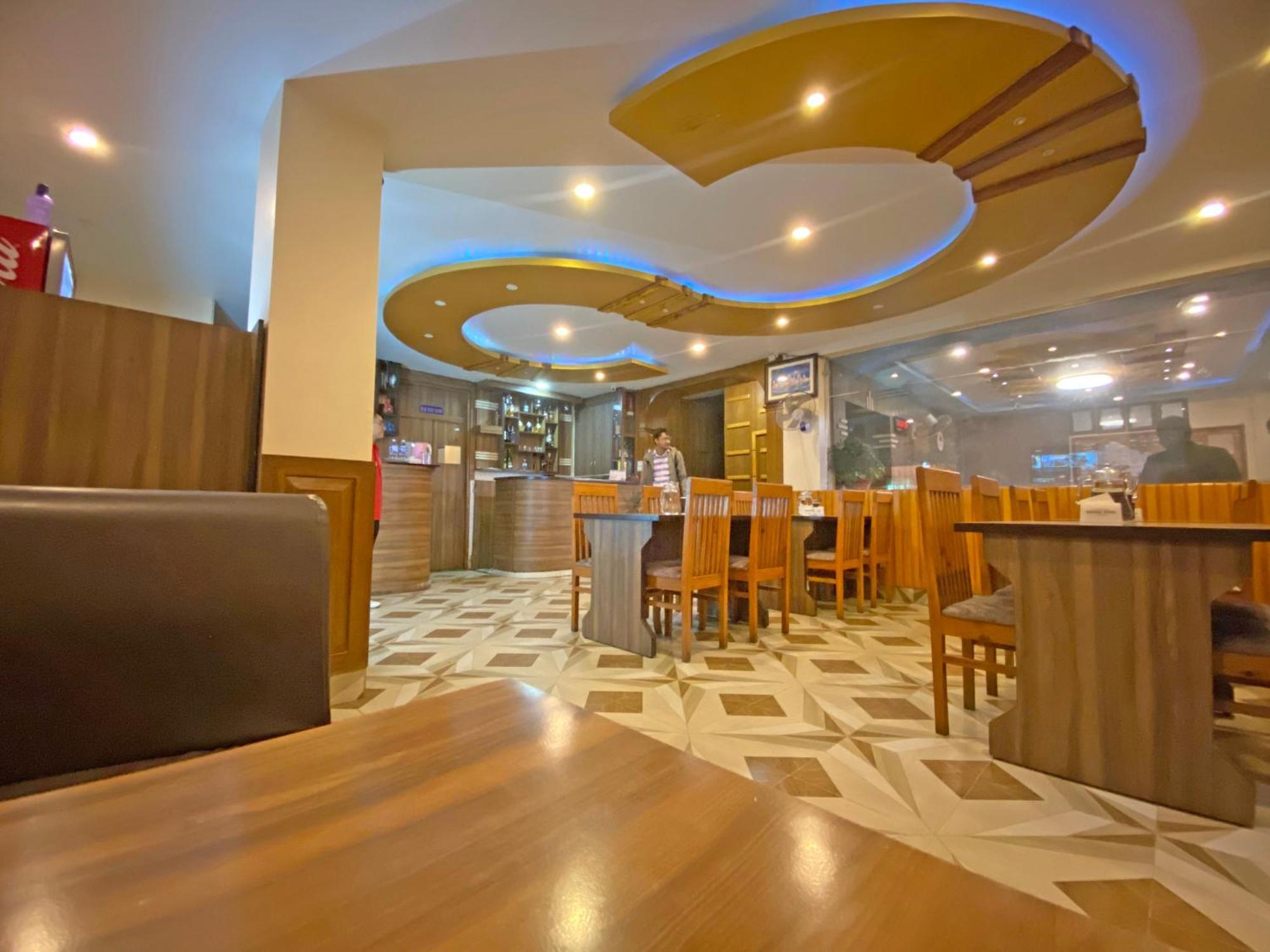 Hotel Airport Holiday Kathmandu Exterior foto