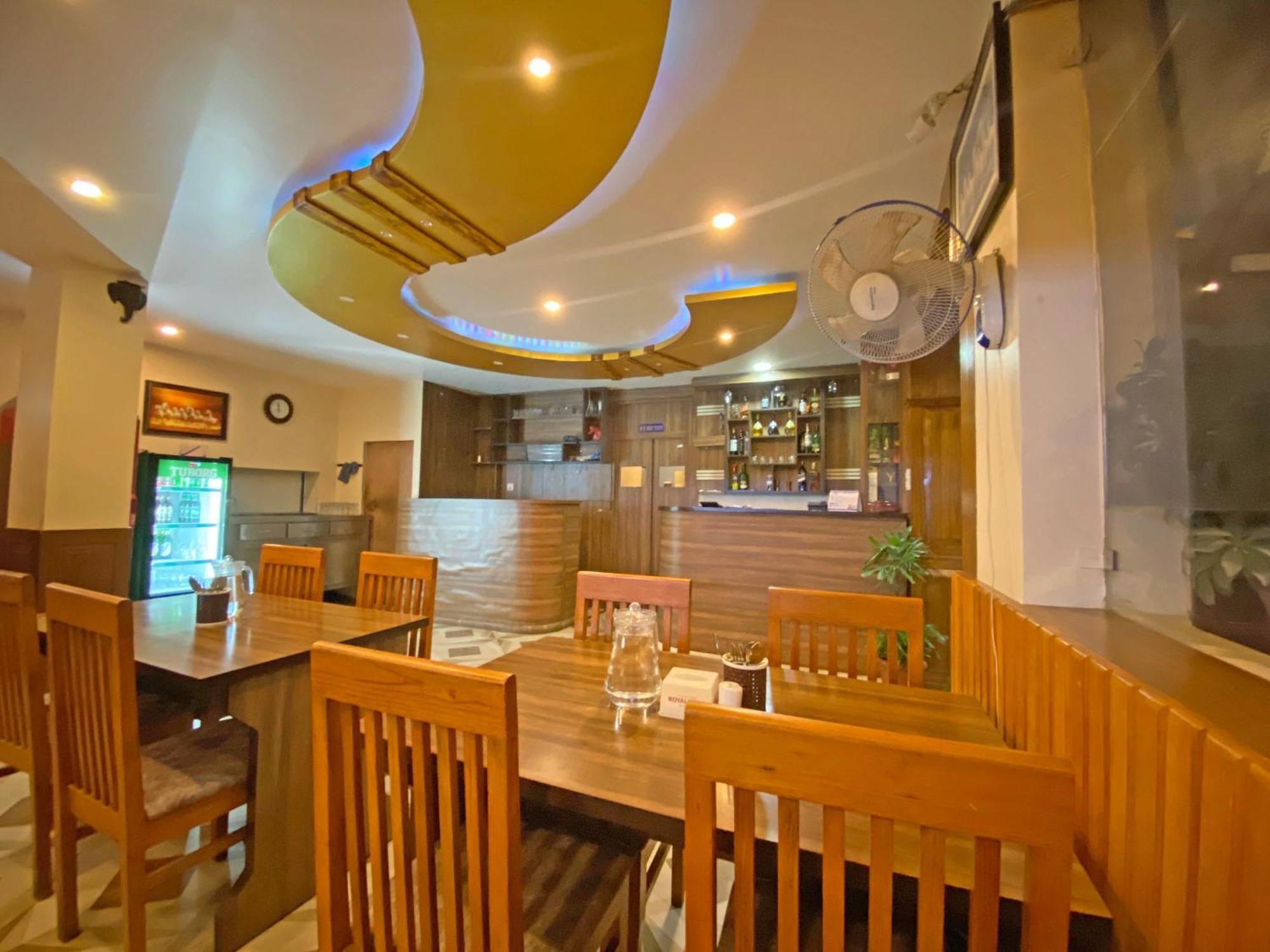 Hotel Airport Holiday Kathmandu Exterior foto