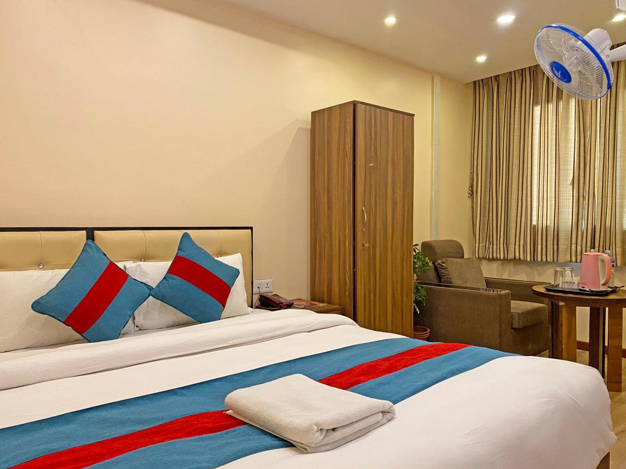 Hotel Airport Holiday Kathmandu Exterior foto