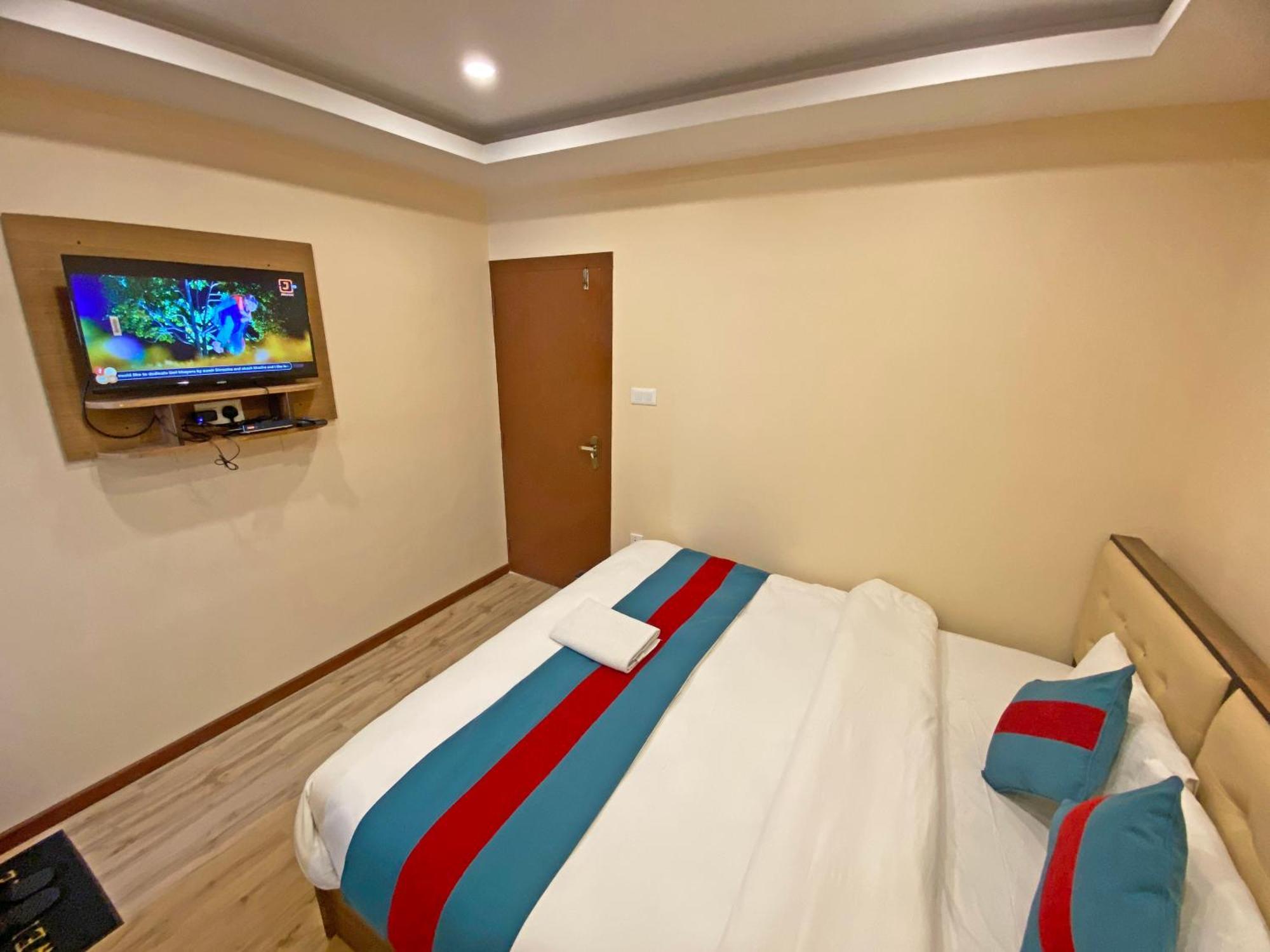 Hotel Airport Holiday Kathmandu Exterior foto