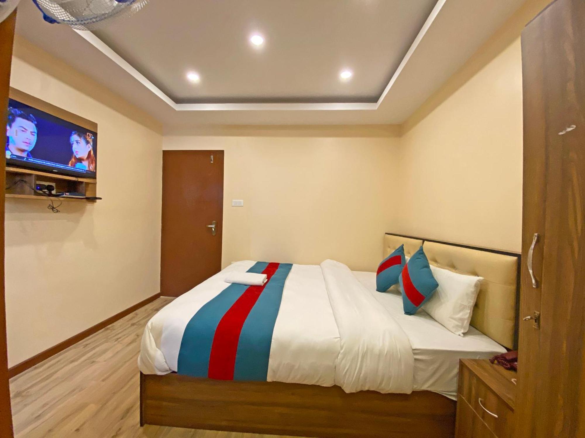 Hotel Airport Holiday Kathmandu Exterior foto